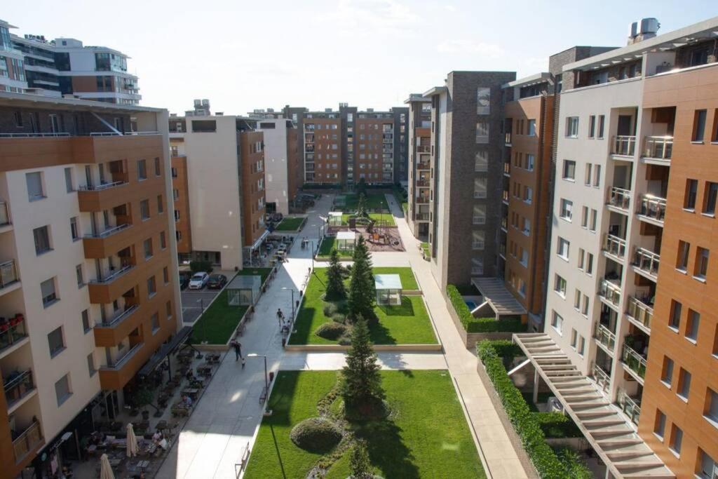 A Blok New Modern - Free Garage Parking, Comfortable, Quiet With A Park View Belgrado Exterior foto