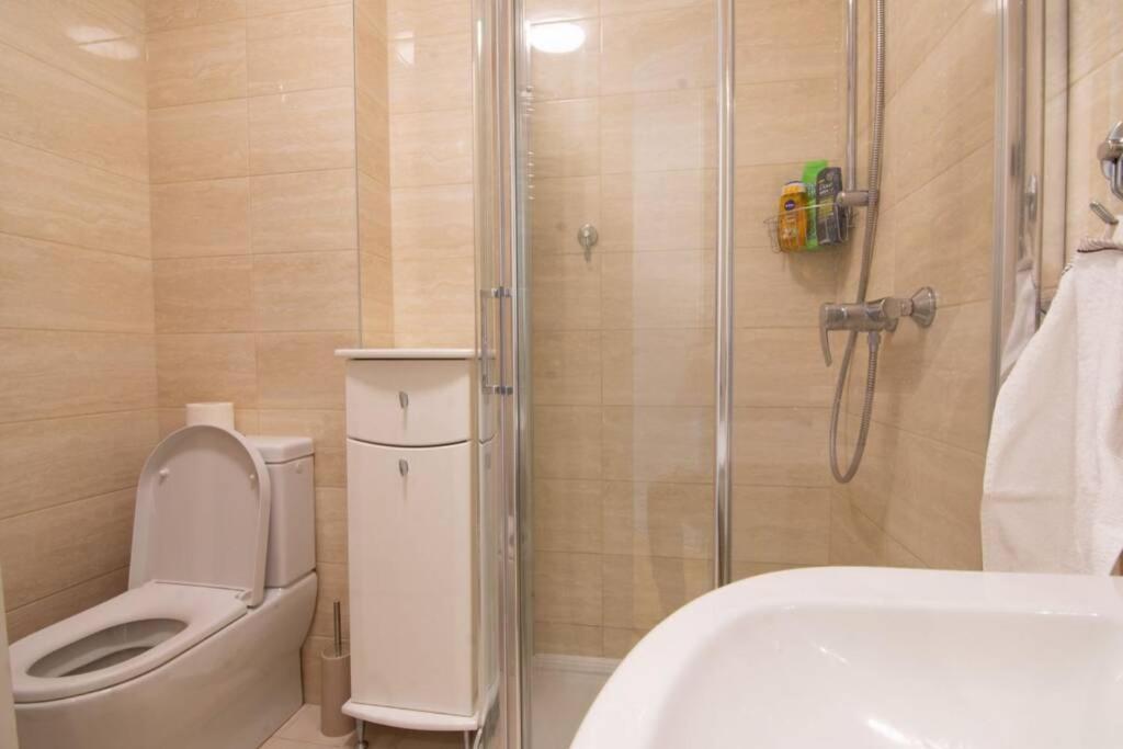 A Blok New Modern - Free Garage Parking, Comfortable, Quiet With A Park View Belgrado Exterior foto