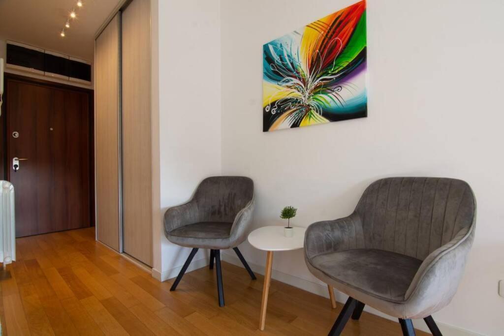 A Blok New Modern - Free Garage Parking, Comfortable, Quiet With A Park View Belgrado Exterior foto