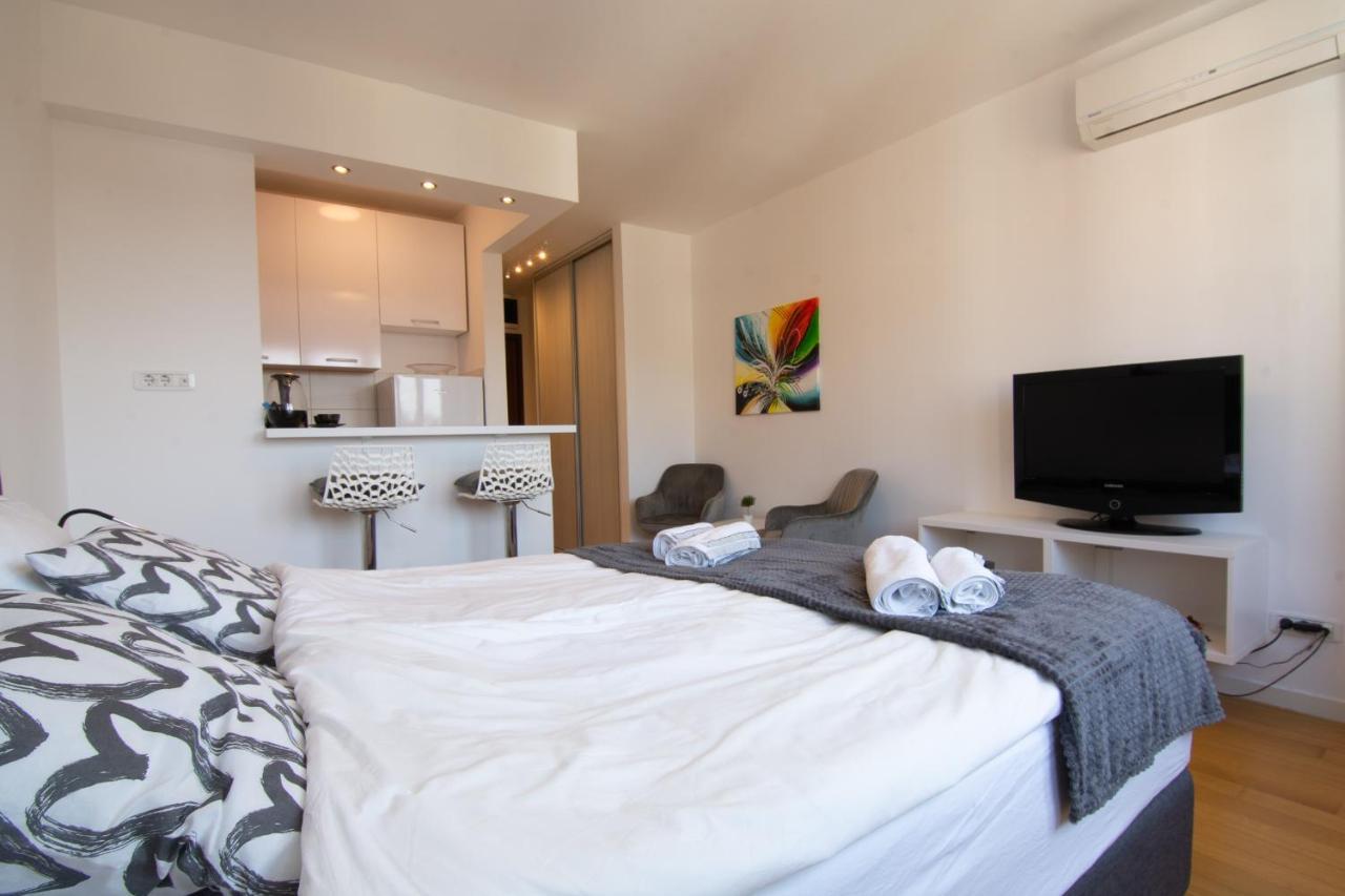 A Blok New Modern - Free Garage Parking, Comfortable, Quiet With A Park View Belgrado Exterior foto